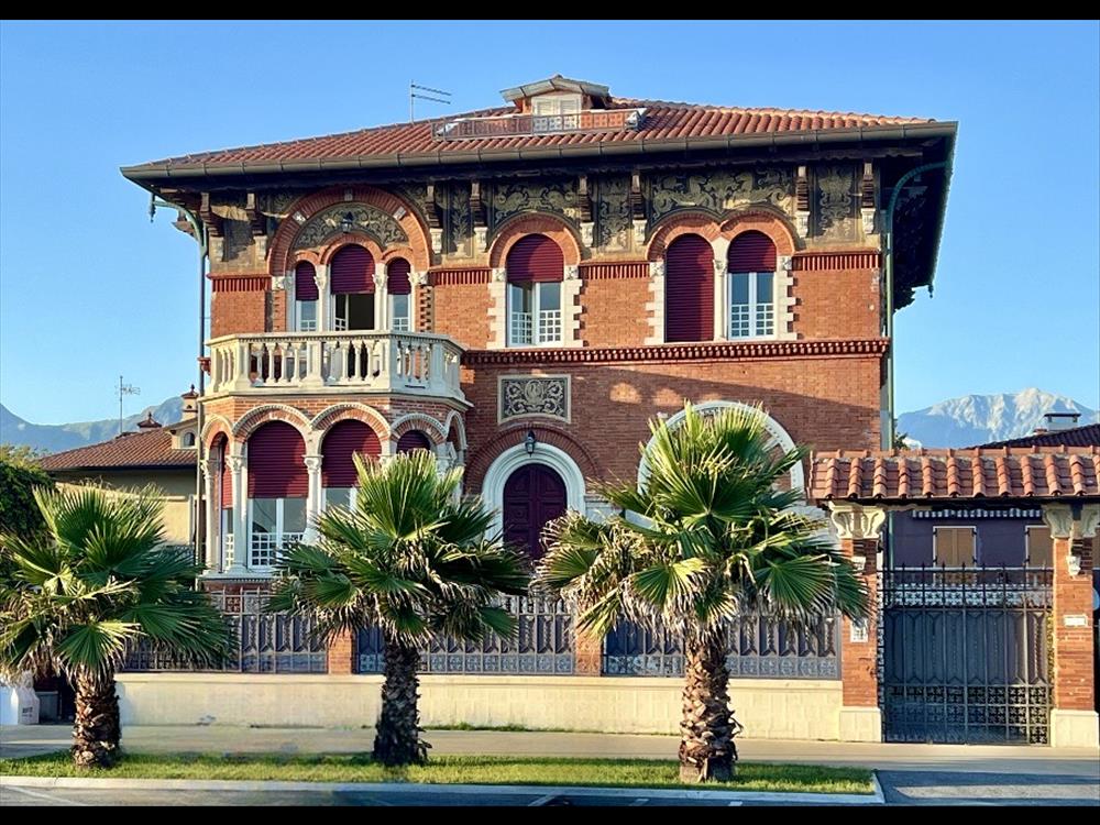 Villa in  Vendita Marina Di Massa